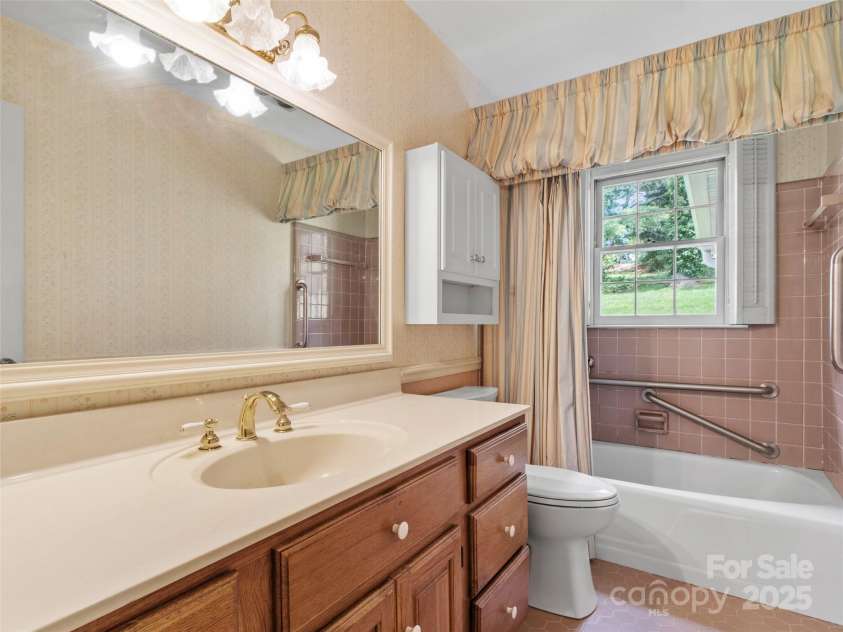 42 Sheppard Drive, Asheville, NC 28806.  MLS# CAR4292470, YatesRealty ID 34000. 