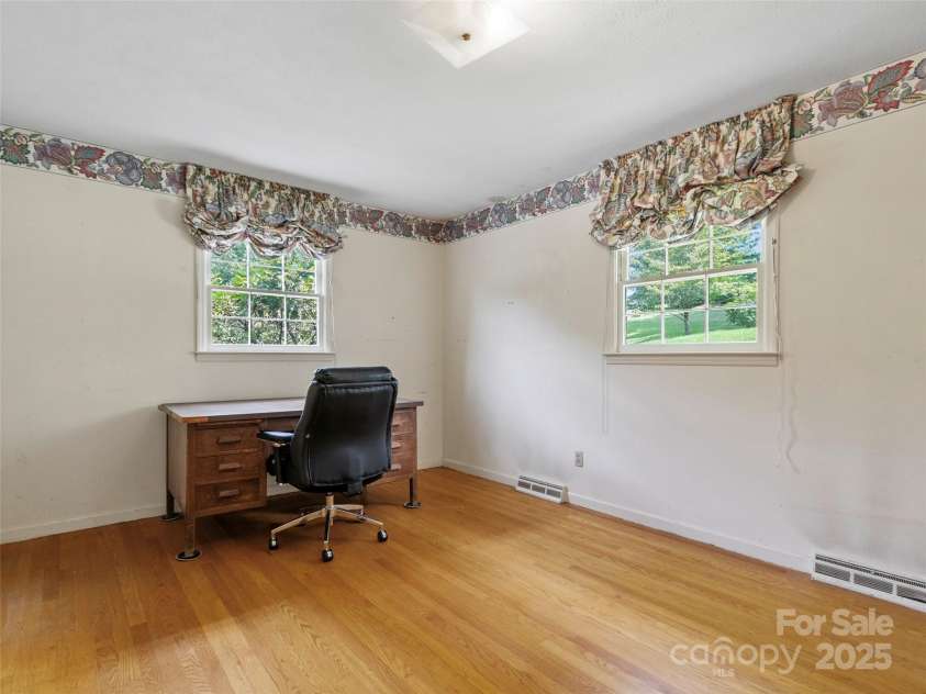 42 Sheppard Drive, Asheville, NC 28806.  MLS# CAR4292470, YatesRealty ID 34000. 