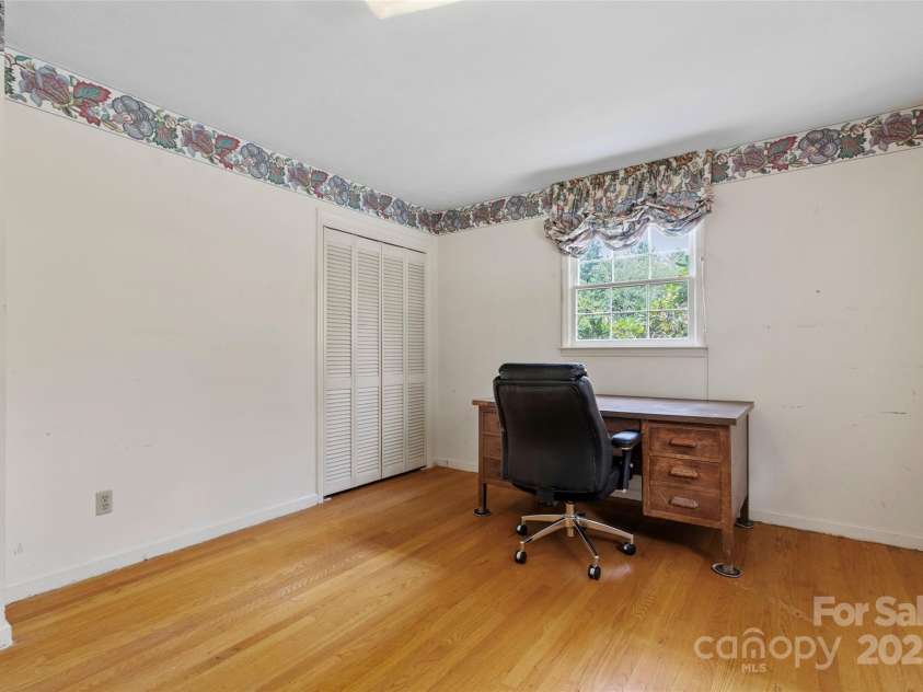 42 Sheppard Drive, Asheville, NC 28806.  MLS# CAR4292470, YatesRealty ID 34000. 