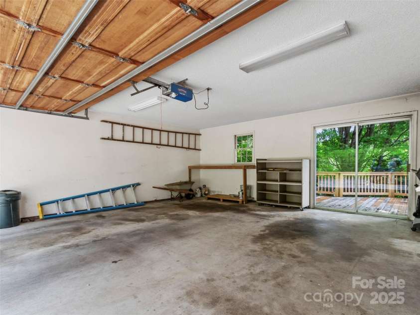 42 Sheppard Drive, Asheville, NC 28806.  MLS# CAR4292470, YatesRealty ID 34000. 