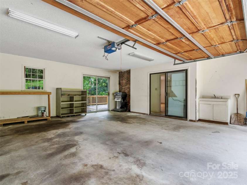 42 Sheppard Drive, Asheville, NC 28806.  MLS# CAR4292470, YatesRealty ID 34000. 