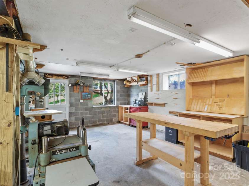 42 Sheppard Drive, Asheville, NC 28806.  MLS# CAR4292470, YatesRealty ID 34000. 