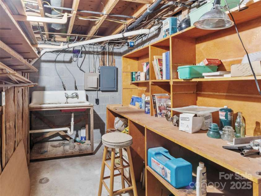 42 Sheppard Drive, Asheville, NC 28806.  MLS# CAR4292470, YatesRealty ID 34000. 