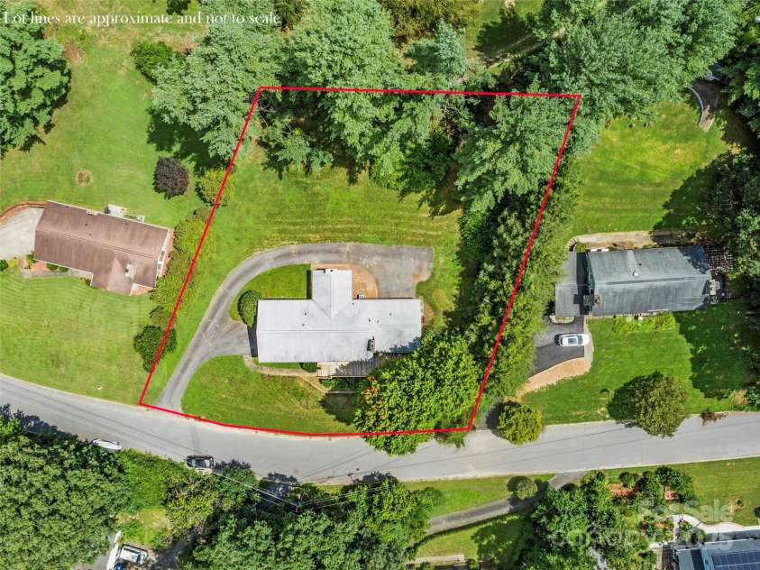 42 Sheppard Drive, Asheville, NC 28806.  MLS# CAR4292470, YatesRealty ID 34000. 