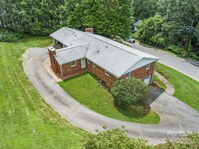 42 Sheppard Drive, Asheville, NC 28806.  MLS# CAR4292470, YatesRealty ID 34000. 