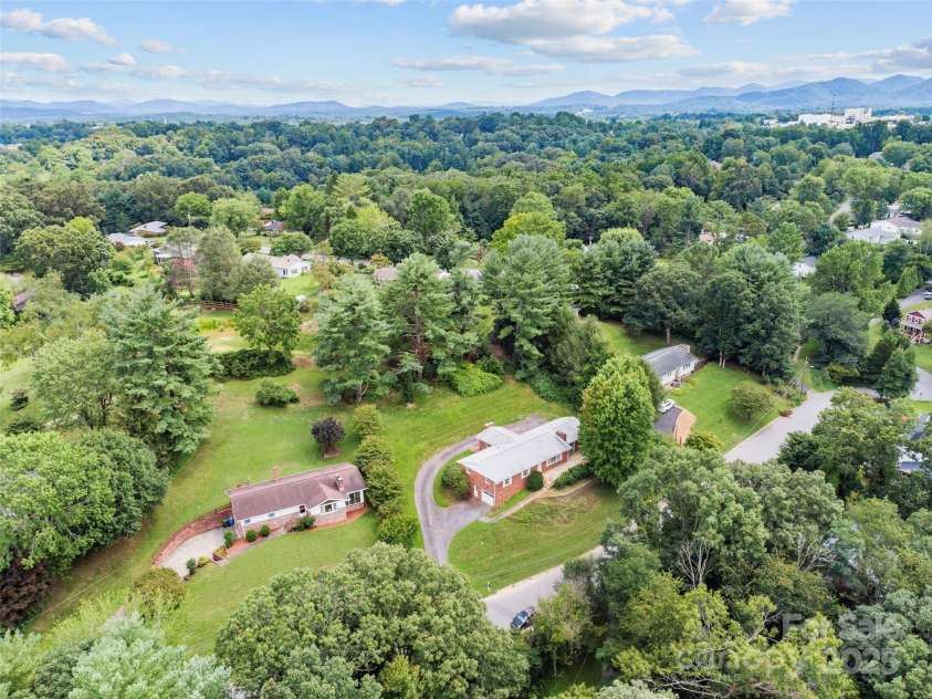 42 Sheppard Drive, Asheville, NC 28806.  MLS# CAR4292470, YatesRealty ID 34000. 