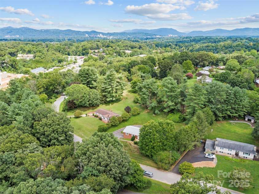42 Sheppard Drive, Asheville, NC 28806.  MLS# CAR4292470, YatesRealty ID 34000. 