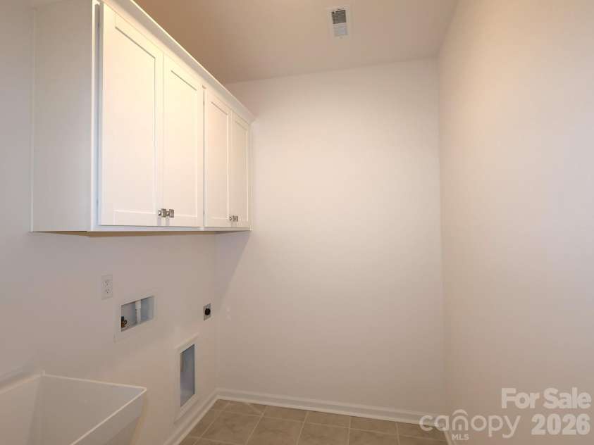 7124 Helmans Drive, Huntersville, NC 28078.  MLS# CAR4398705, YatesRealty ID 34001. Laundry room