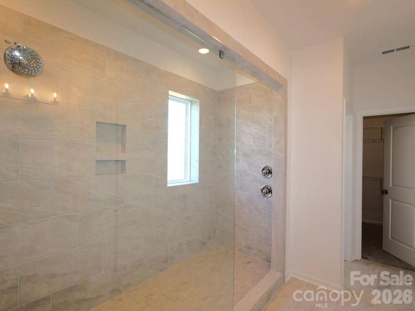 7124 Helmans Drive, Huntersville, NC 28078.  MLS# CAR4398705, YatesRealty ID 34001. Owner's suite