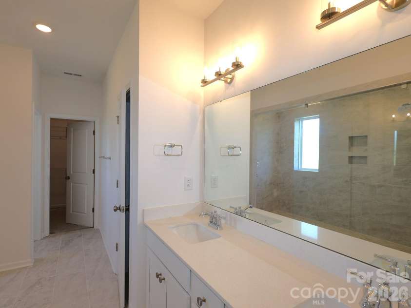 7124 Helmans Drive, Huntersville, NC 28078.  MLS# CAR4398705, YatesRealty ID 34001. Owner's suite