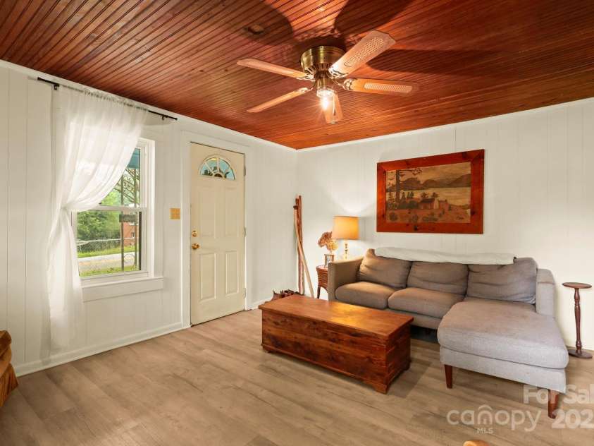 3570 Hollywood Ridge Road, Lenoir, NC 28645.  MLS# CAR4290694, YatesRealty ID 34002. 