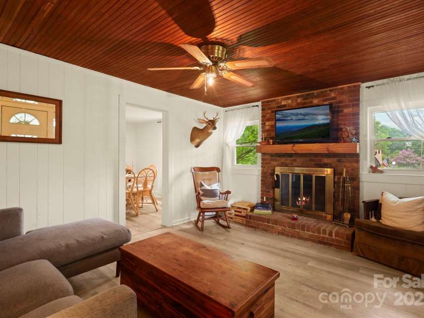 3570 Hollywood Ridge Road, Lenoir, NC 28645.  MLS# CAR4290694, YatesRealty ID 34002. 