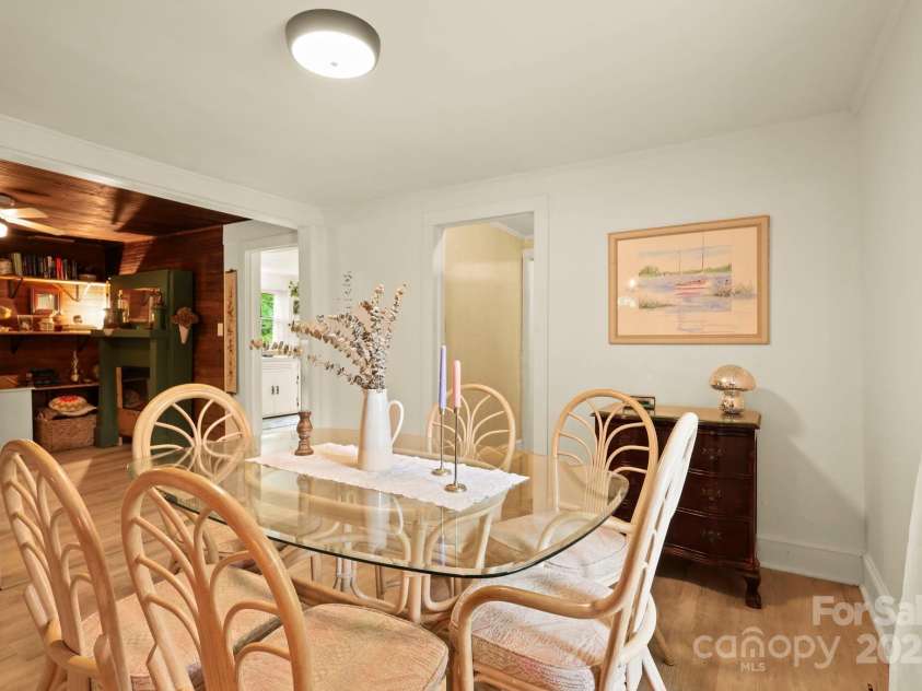 3570 Hollywood Ridge Road, Lenoir, NC 28645.  MLS# CAR4290694, YatesRealty ID 34002. 