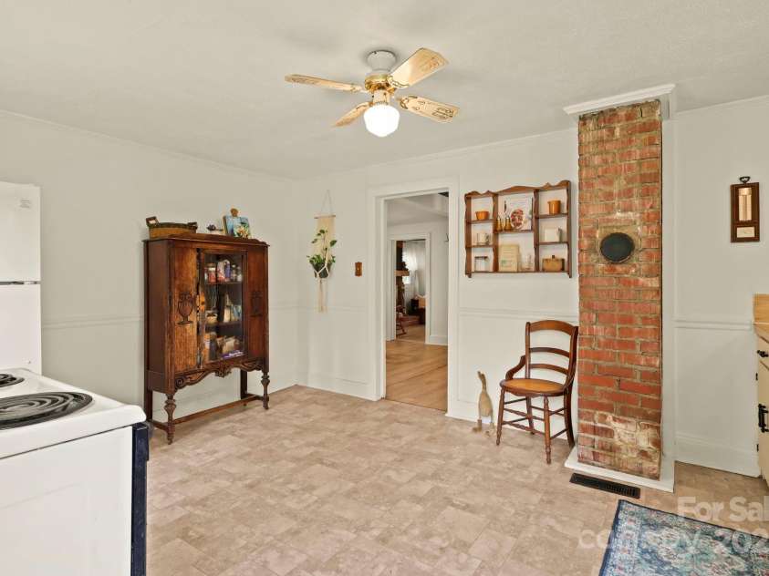 3570 Hollywood Ridge Road, Lenoir, NC 28645.  MLS# CAR4290694, YatesRealty ID 34002. 