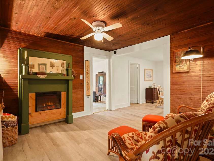 3570 Hollywood Ridge Road, Lenoir, NC 28645.  MLS# CAR4290694, YatesRealty ID 34002. 