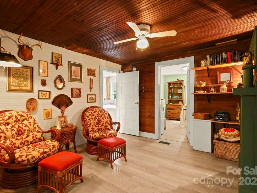 3570 Hollywood Ridge Road, Lenoir, NC 28645.  MLS# CAR4290694, YatesRealty ID 34002. 