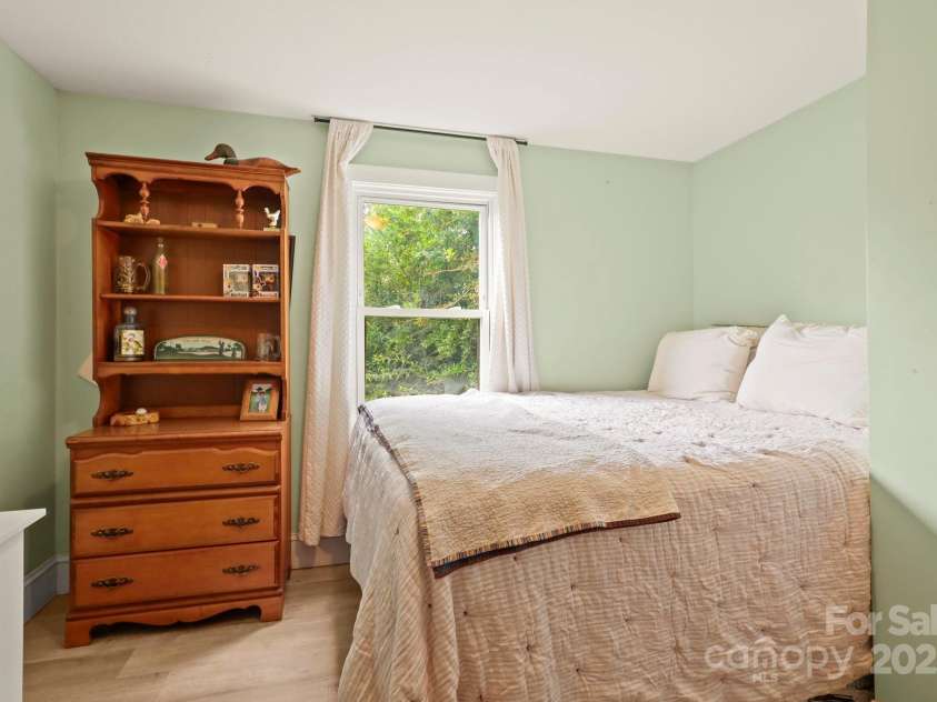 3570 Hollywood Ridge Road, Lenoir, NC 28645.  MLS# CAR4290694, YatesRealty ID 34002. 