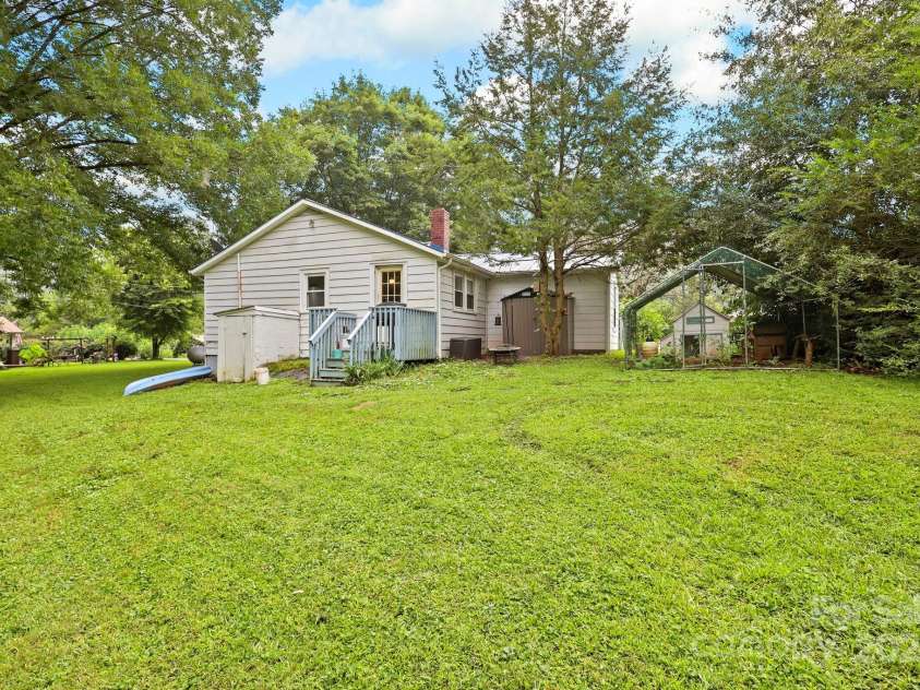 3570 Hollywood Ridge Road, Lenoir, NC 28645.  MLS# CAR4290694, YatesRealty ID 34002. 