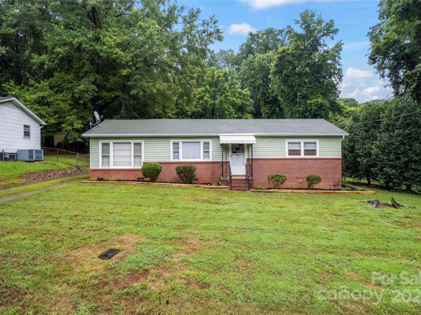 615 North Street, Belmont, NC 28012.  MLS# CAR4290393, YatesRealty ID 34003. 