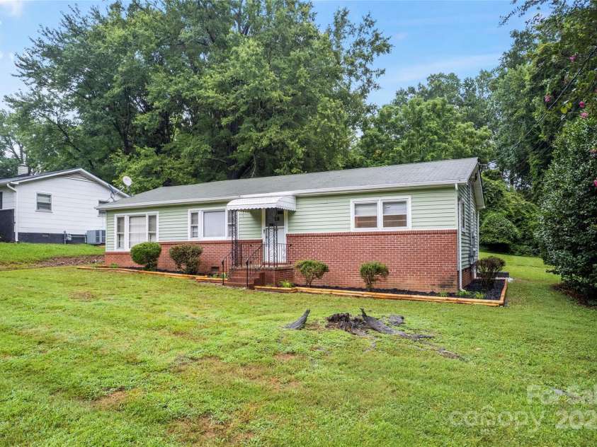 615 North Street, Belmont, NC 28012.  MLS# CAR4290393, YatesRealty ID 34003. 