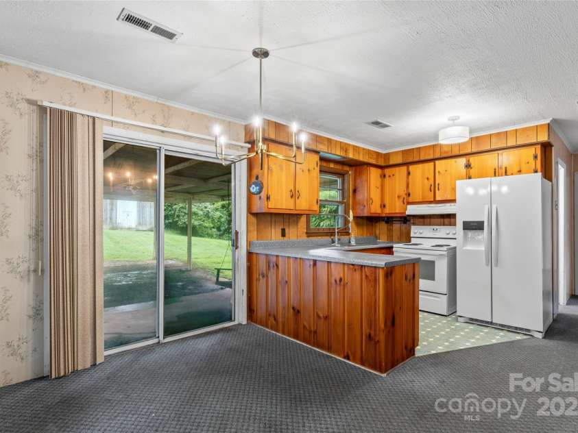 615 North Street, Belmont, NC 28012.  MLS# CAR4290393, YatesRealty ID 34003. 