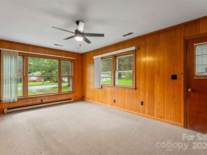 615 North Street, Belmont, NC 28012.  MLS# CAR4290393, YatesRealty ID 34003. 