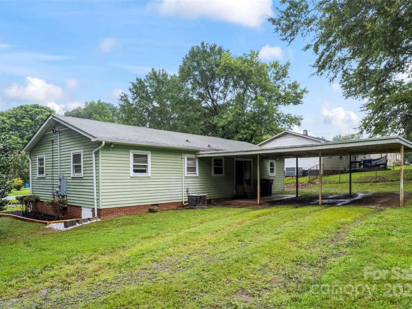 615 North Street, Belmont, NC 28012.  MLS# CAR4290393, YatesRealty ID 34003. 