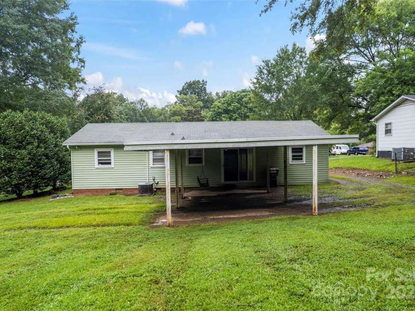 615 North Street, Belmont, NC 28012.  MLS# CAR4290393, YatesRealty ID 34003. 