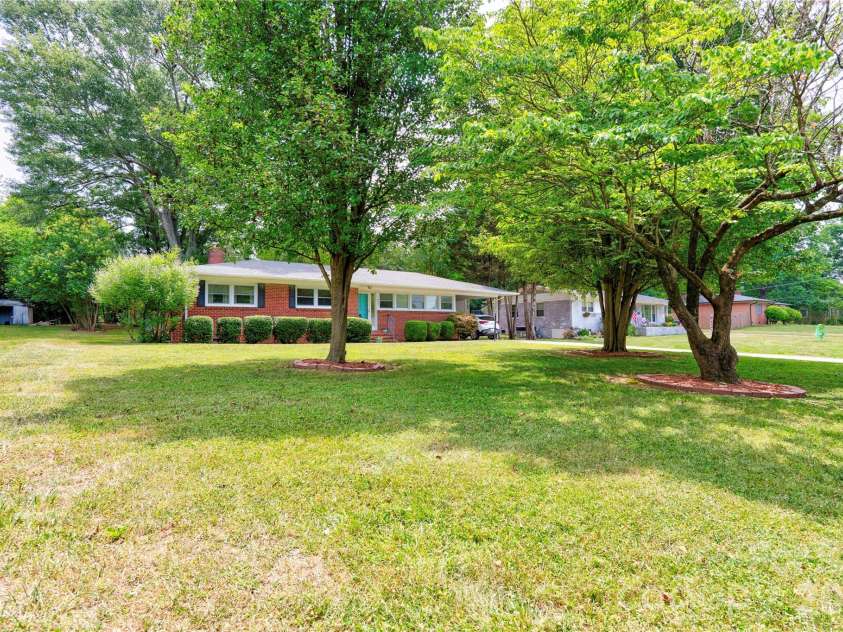 613 Tina Drive, Shelby, NC 28152.  MLS# CAR4398760, YatesRealty ID 34004. Front Left