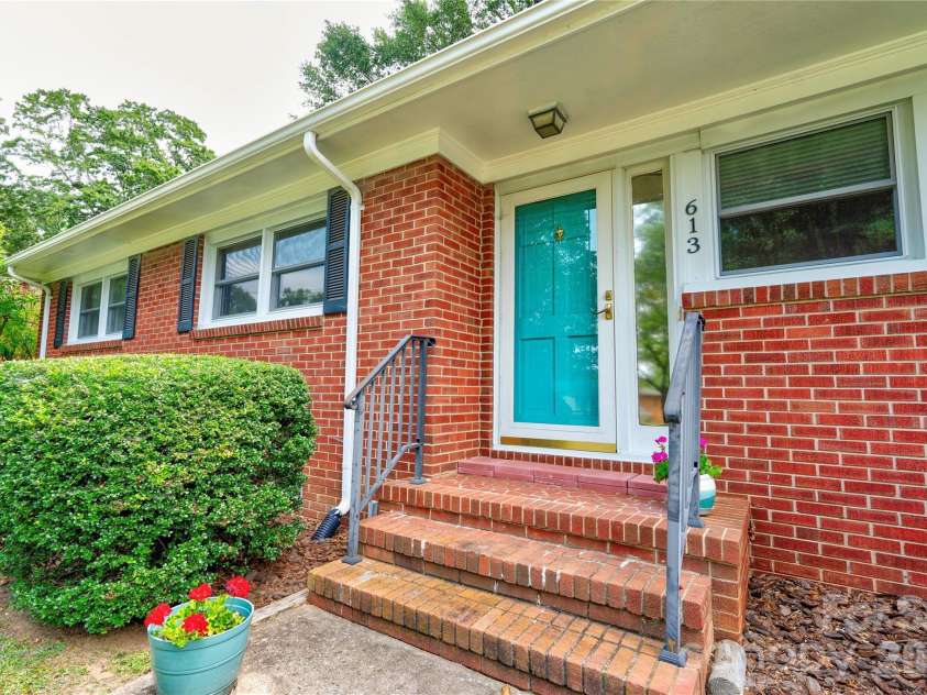 613 Tina Drive, Shelby, NC 28152.  MLS# CAR4398760, YatesRealty ID 34004. Front Stoop
