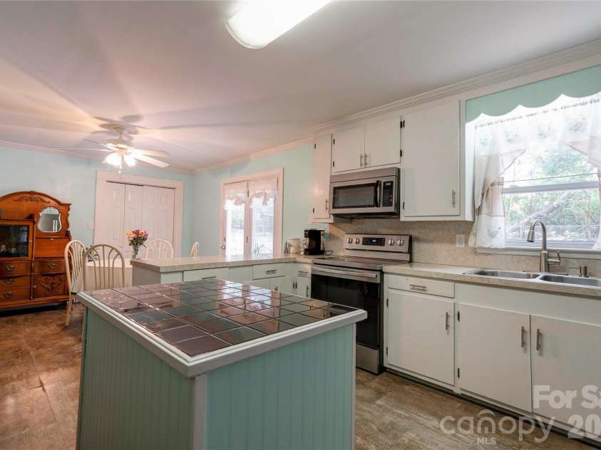 613 Tina Drive, Shelby, NC 28152.  MLS# CAR4398760, YatesRealty ID 34004. Kitchen