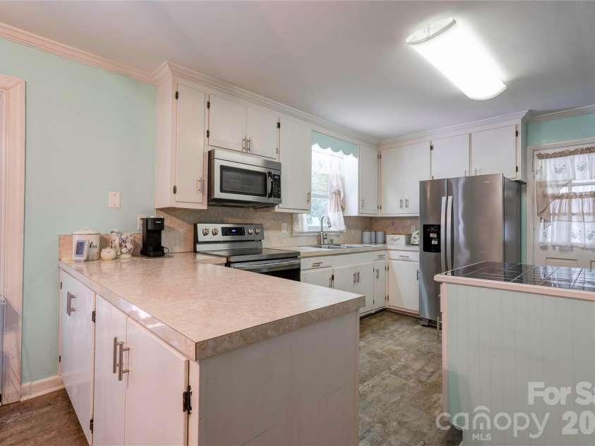 613 Tina Drive, Shelby, NC 28152.  MLS# CAR4398760, YatesRealty ID 34004. Kitchen