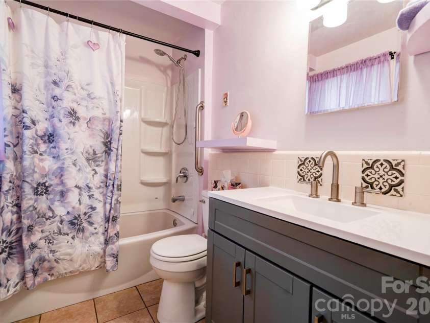 613 Tina Drive, Shelby, NC 28152.  MLS# CAR4398760, YatesRealty ID 34004. Primary Bathroom