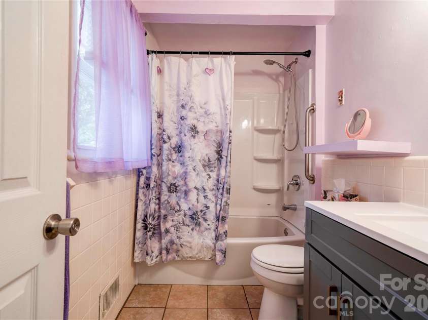 613 Tina Drive, Shelby, NC 28152.  MLS# CAR4398760, YatesRealty ID 34004. Primary Bathroom