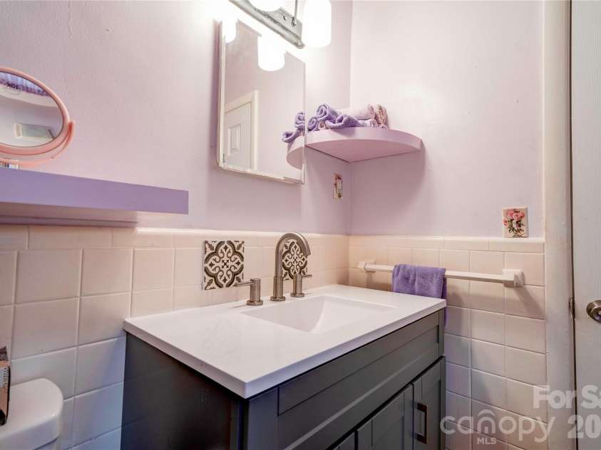 613 Tina Drive, Shelby, NC 28152.  MLS# CAR4398760, YatesRealty ID 34004. Primary Bathroom
