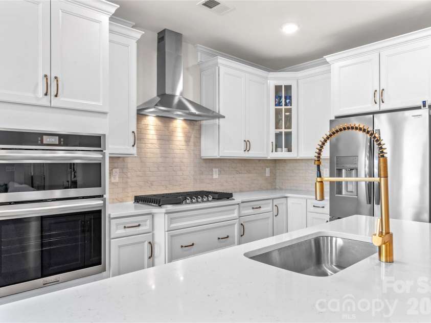 116 Summerhill Drive, Mooresville, NC 28115.  MLS# CAR4397596, YatesRealty ID 34005. Kitchen
