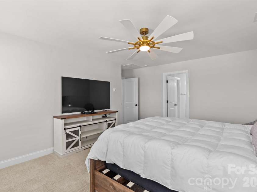 116 Summerhill Drive, Mooresville, NC 28115.  MLS# CAR4397596, YatesRealty ID 34005. Primary Bedroom