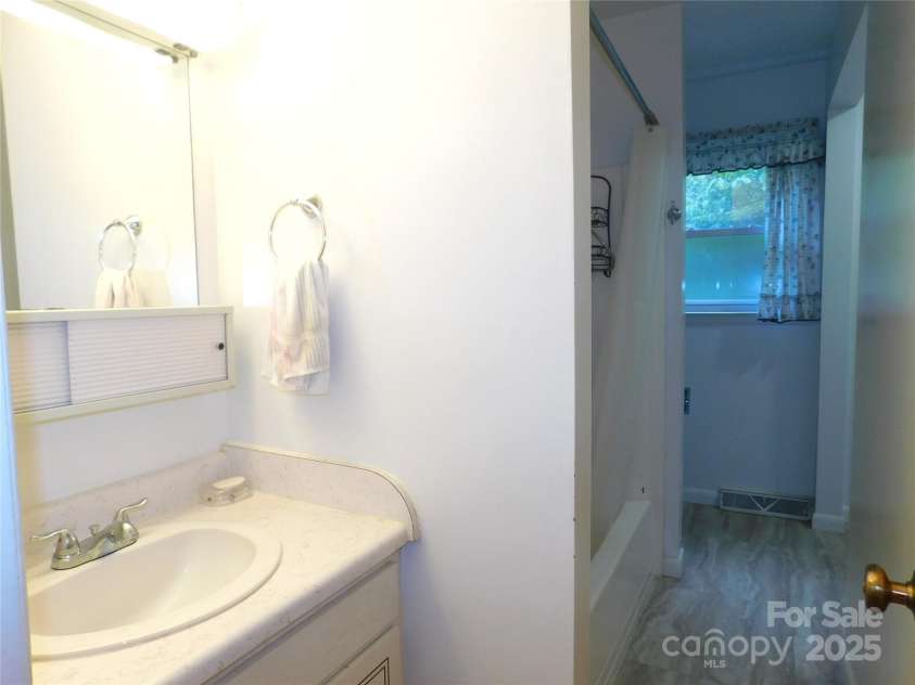 72 Mason View Lane, Hendersonville, NC 28792.  MLS# CAR4288206, YatesRealty ID 34005. Bathroom