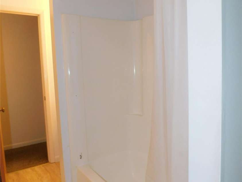 72 Mason View Lane, Hendersonville, NC 28792.  MLS# CAR4288206, YatesRealty ID 34005. Bathroom View 2