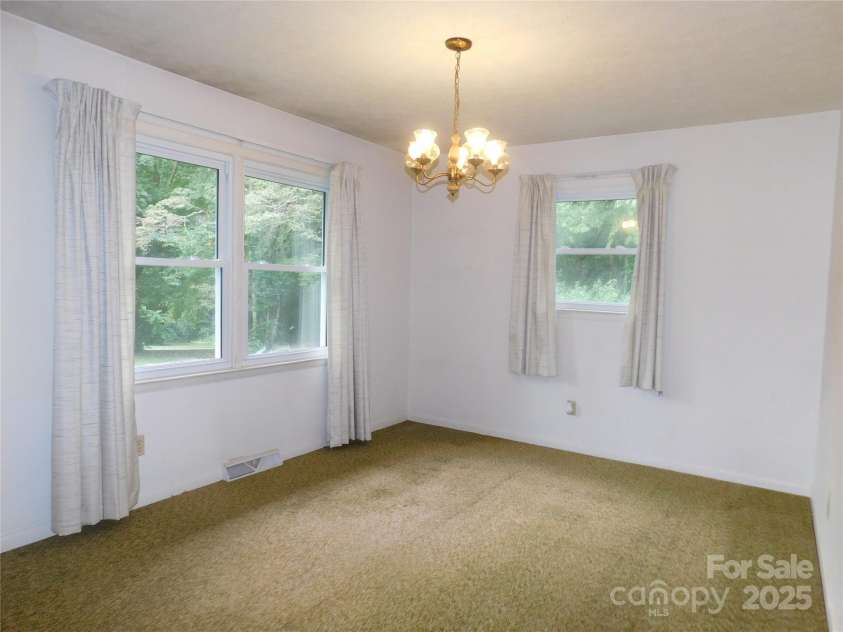 72 Mason View Lane, Hendersonville, NC 28792.  MLS# CAR4288206, YatesRealty ID 34005. Dining Room