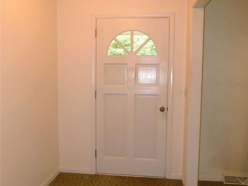 72 Mason View Lane, Hendersonville, NC 28792.  MLS# CAR4288206, YatesRealty ID 34005. Entry Foyer