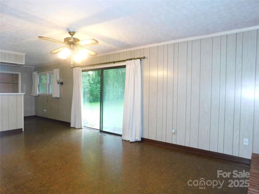 72 Mason View Lane, Hendersonville, NC 28792.  MLS# CAR4288206, YatesRealty ID 34005. Family Room view 2