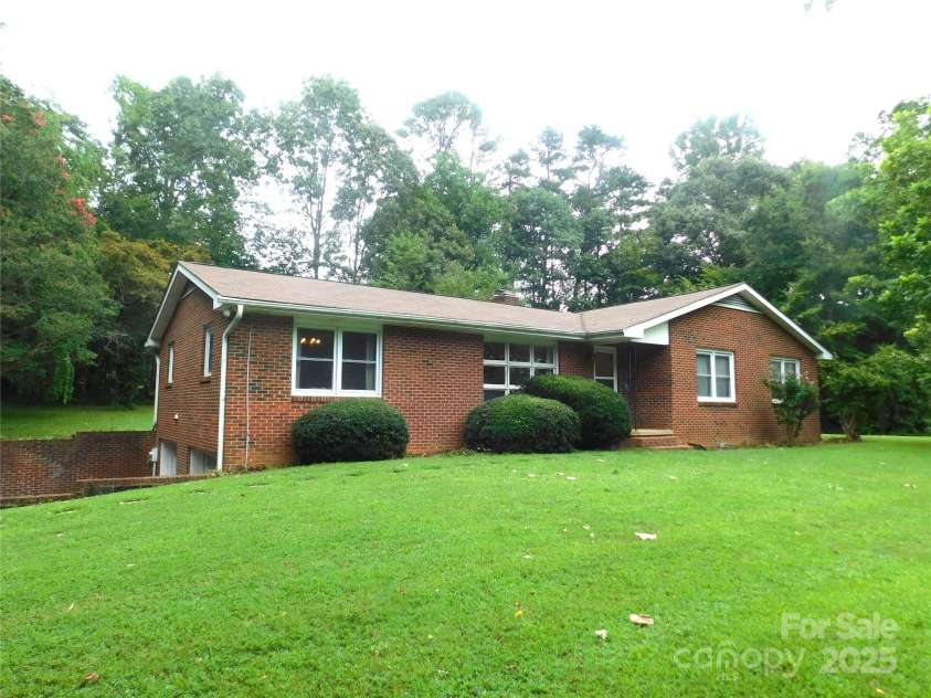 72 Mason View Lane, Hendersonville, NC 28792.  MLS# CAR4288206, YatesRealty ID 34005. Front View 2