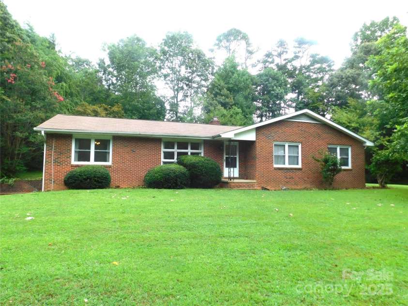 72 Mason View Lane, Hendersonville, NC 28792.  MLS# CAR4288206, YatesRealty ID 34005. Front View