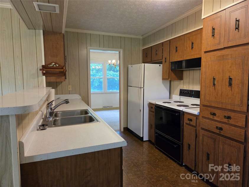 72 Mason View Lane, Hendersonville, NC 28792.  MLS# CAR4288206, YatesRealty ID 34005. Kitchen