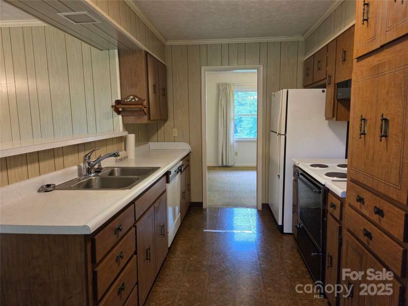 72 Mason View Lane, Hendersonville, NC 28792.  MLS# CAR4288206, YatesRealty ID 34005. Kitchen View 3