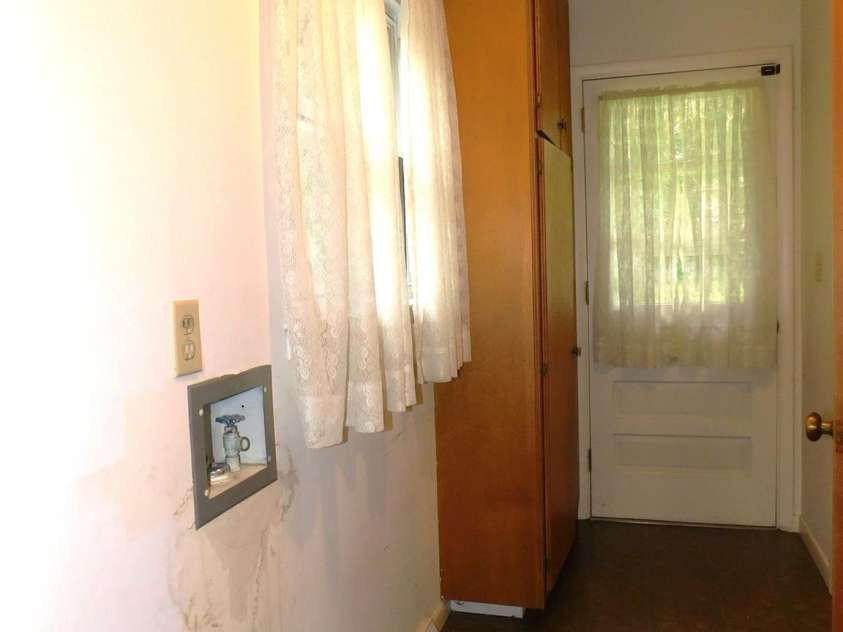 72 Mason View Lane, Hendersonville, NC 28792.  MLS# CAR4288206, YatesRealty ID 34005. Laundry Room View 2