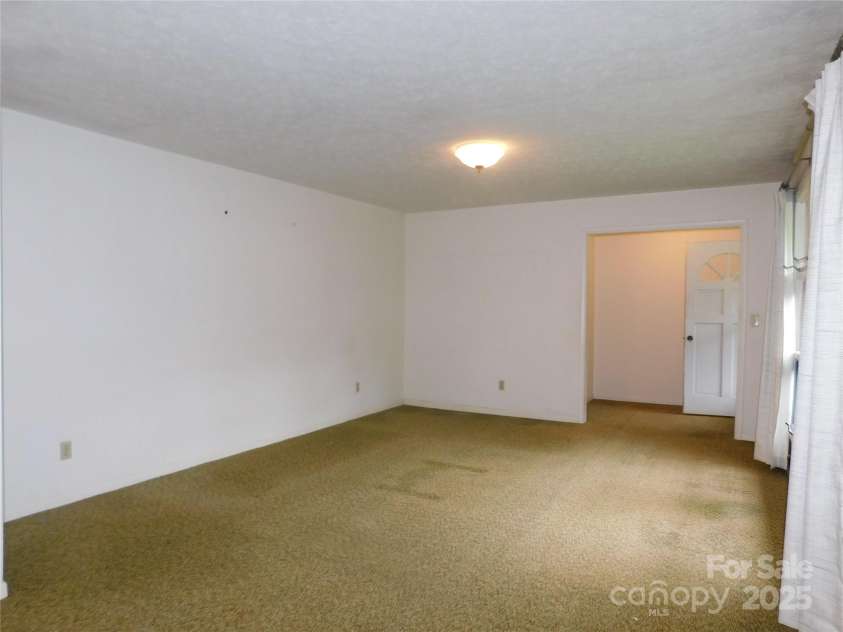 72 Mason View Lane, Hendersonville, NC 28792.  MLS# CAR4288206, YatesRealty ID 34005. Living Room View 3