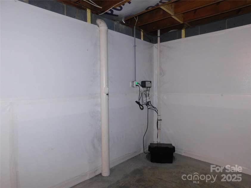 72 Mason View Lane, Hendersonville, NC 28792.  MLS# CAR4288206, YatesRealty ID 34005. New Sump Pump & radon Sysytem