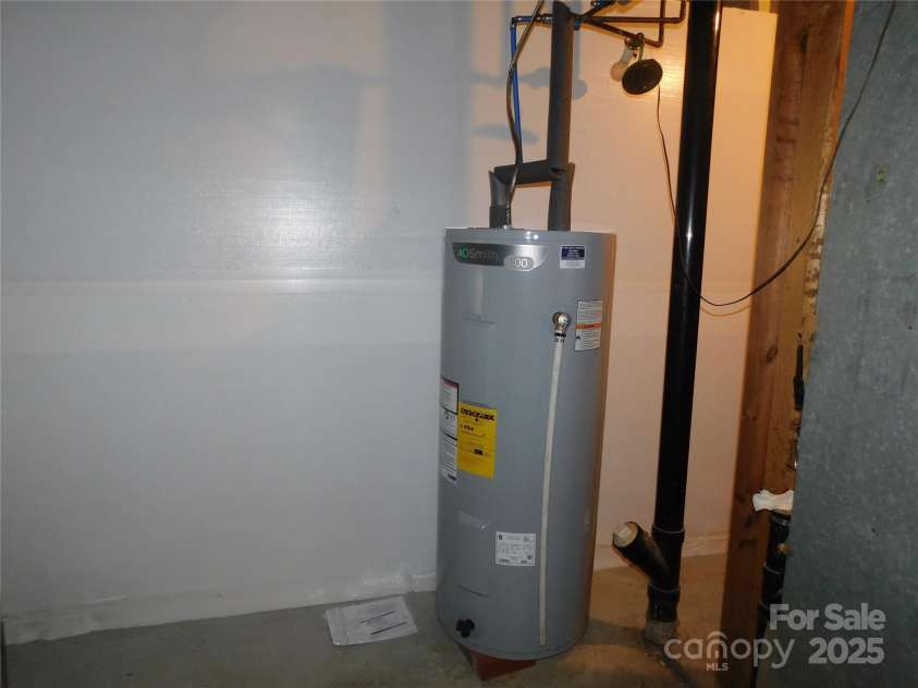 72 Mason View Lane, Hendersonville, NC 28792.  MLS# CAR4288206, YatesRealty ID 34005. New Water Heater